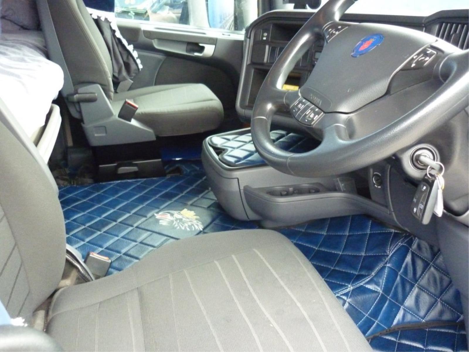 Baru Tartan Cushion CSH Whiterig Truck Curtains