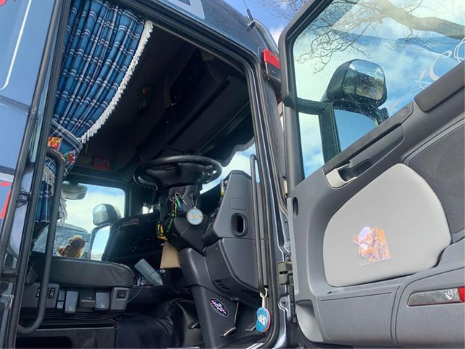 Baru Tartan Cushion CSH Whiterig Truck Curtains